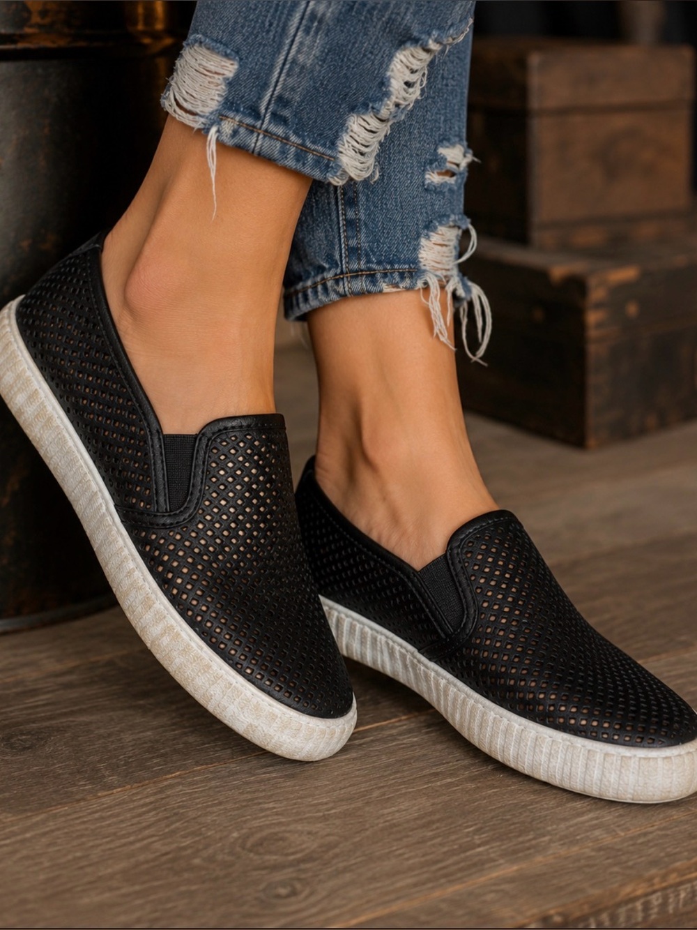 Frye Black Perforated Leather Slip On Sneakers Women’s Size 7 Casual Shoes
